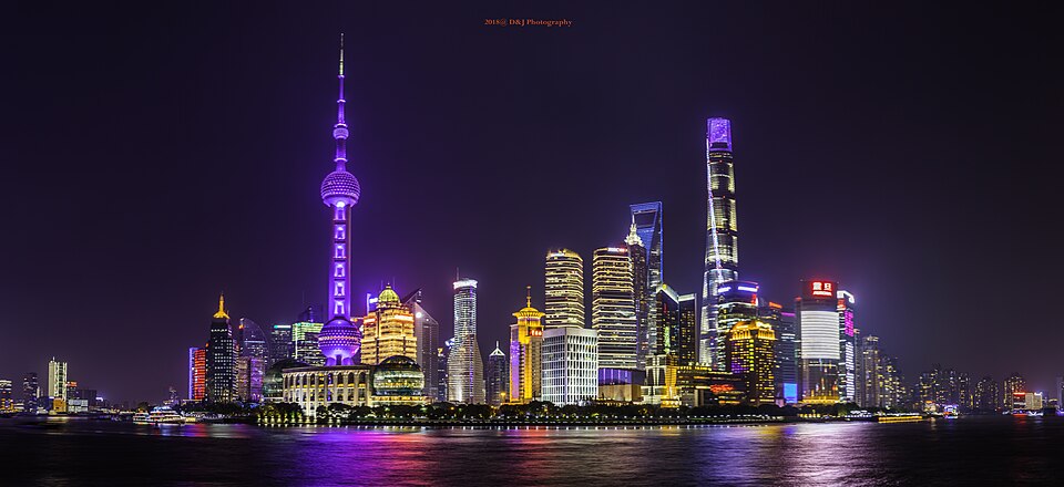 上海外滩夜景眺望浦东
