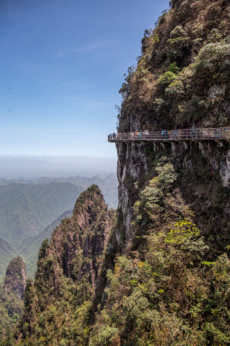 华山——五岳之西岳，中国最险峻的山峰