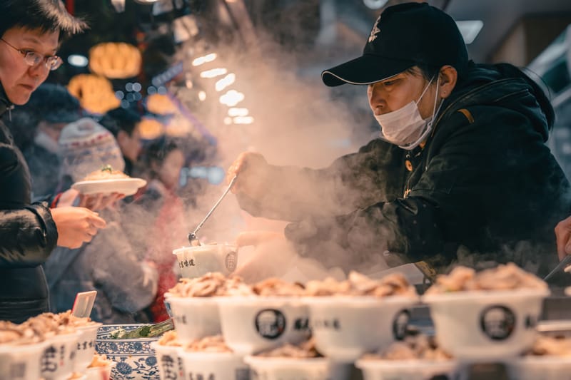 回民街夜市——烤串、蒸汽、人群