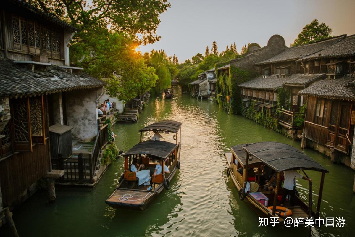 乌镇水乡乌篷船